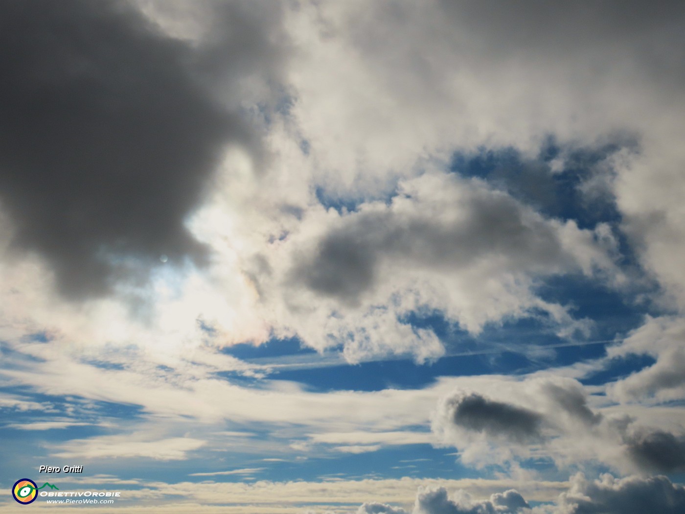 36 Le nuvole sparse tendono ad unificarsi....JPG